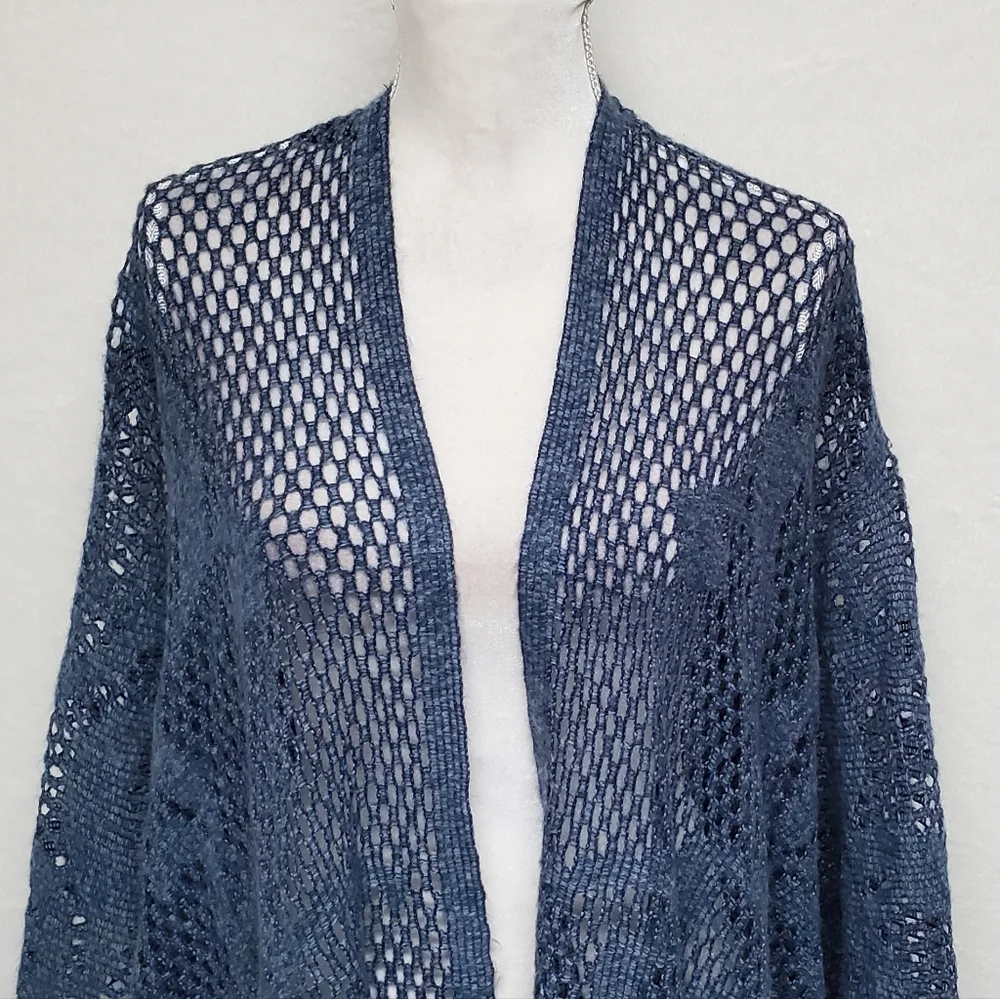 90s Vintage Dusty Blue Lightweight Soft Open Weave Curlicue Fringe Poncho OSFA - Picture 6 of 14